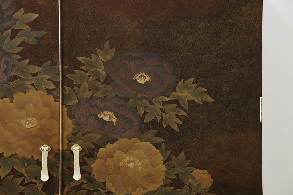 中古　美品　最高級　総漆塗り　まるで絵画のような前面蒔絵と螺鈿細工の意匠が楽しめる中桐箪笥(和タンス、和たんす、着物箪笥、和服箪笥、引き出し)(定価約400万円)(R-057977)