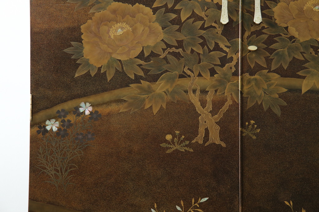 中古　美品　最高級　総漆塗り　まるで絵画のような前面蒔絵と螺鈿細工の意匠が楽しめる中桐箪笥(和タンス、和たんす、着物箪笥、和服箪笥、引き出し)(定価約400万円)(R-057977)