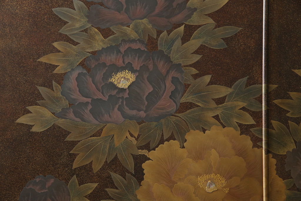 中古　美品　最高級　総漆塗り　まるで絵画のような前面蒔絵と螺鈿細工の意匠が楽しめる中桐箪笥(和タンス、和たんす、着物箪笥、和服箪笥、引き出し)(定価約400万円)(R-057977)