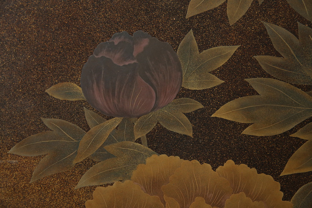 中古　美品　最高級　総漆塗り　まるで絵画のような前面蒔絵と螺鈿細工の意匠が楽しめる中桐箪笥(和タンス、和たんす、着物箪笥、和服箪笥、引き出し)(定価約400万円)(R-057977)