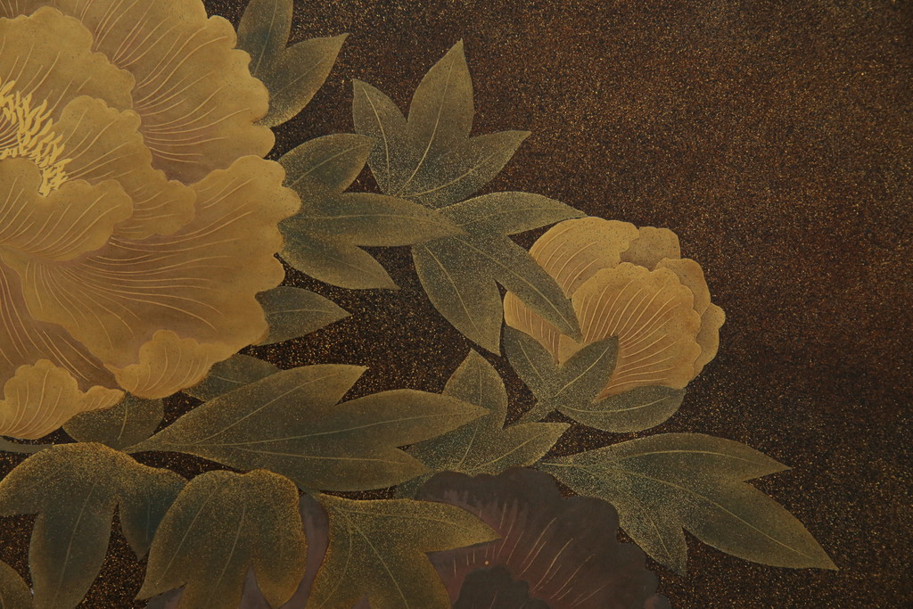 中古　美品　最高級　総漆塗り　まるで絵画のような前面蒔絵と螺鈿細工の意匠が楽しめる中桐箪笥(和タンス、和たんす、着物箪笥、和服箪笥、引き出し)(定価約400万円)(R-057977)