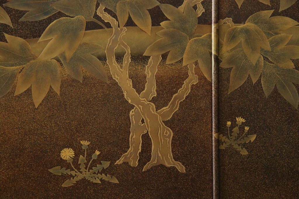 中古　美品　最高級　総漆塗り　まるで絵画のような前面蒔絵と螺鈿細工の意匠が楽しめる中桐箪笥(和タンス、和たんす、着物箪笥、和服箪笥、引き出し)(定価約400万円)(R-057977)