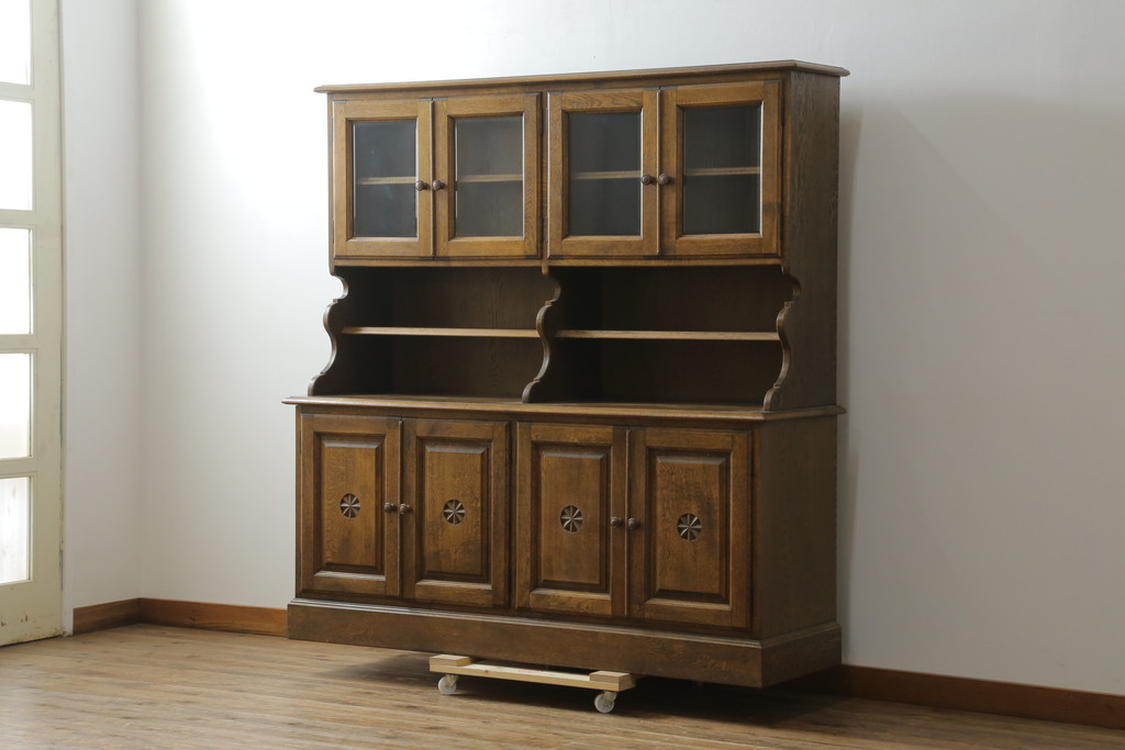 中古　美品　神戸洋家具　オーク材　シックな佇まいが魅力的なカップボード(キャビネット、食器棚、収納棚、戸棚)(R-076666)