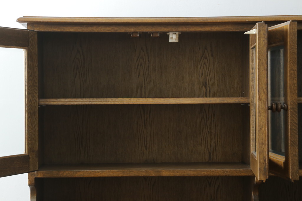 中古　美品　神戸洋家具　オーク材　シックな佇まいが魅力的なカップボード(キャビネット、食器棚、収納棚、戸棚)(R-076666)