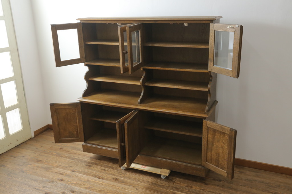 中古　美品　神戸洋家具　オーク材　シックな佇まいが魅力的なカップボード(キャビネット、食器棚、収納棚、戸棚)(R-076666)