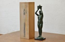 【古美術買取】米治一作(Kome Jiichi)　ブロンズ立像　王冠(鉄製　置物)を買取りました。