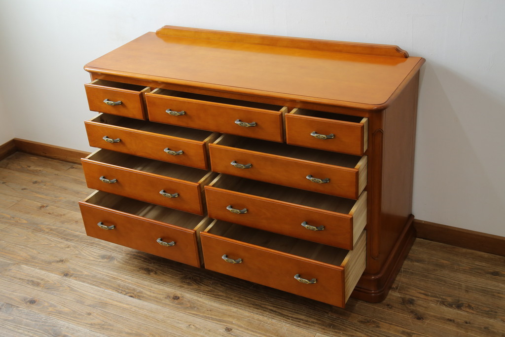 中古　美品　横浜クラシック家具　ダニエル(Daniel)　Etranger(エトランジェ)　E-111　温かみのある色合いと品のある佇まいが魅力の横長チェスト(サイドボード、引き出し)(定価約80万円)(R-076674)