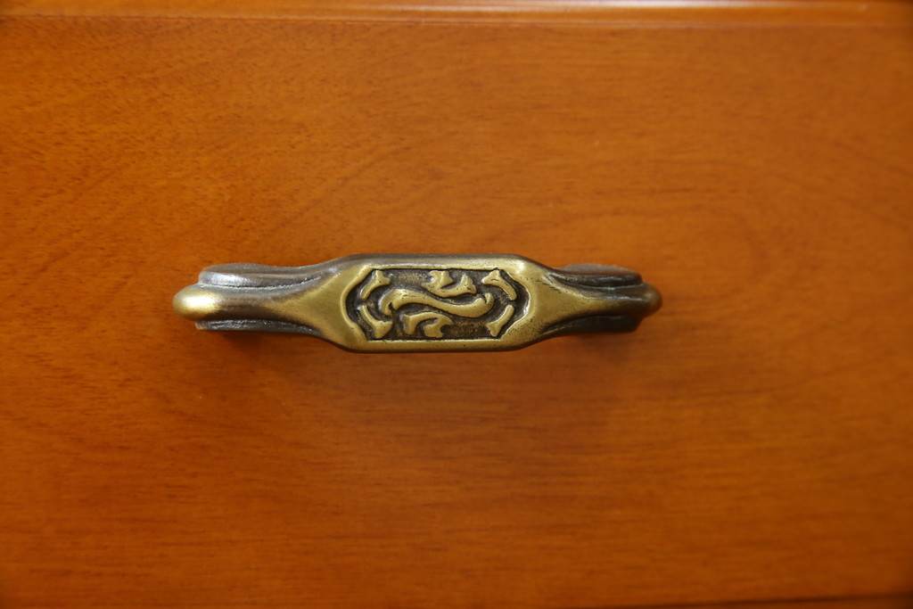中古　美品　横浜クラシック家具　ダニエル(Daniel)　Etranger(エトランジェ)　E-111　温かみのある色合いと品のある佇まいが魅力の横長チェスト(サイドボード、引き出し)(定価約80万円)(R-076674)