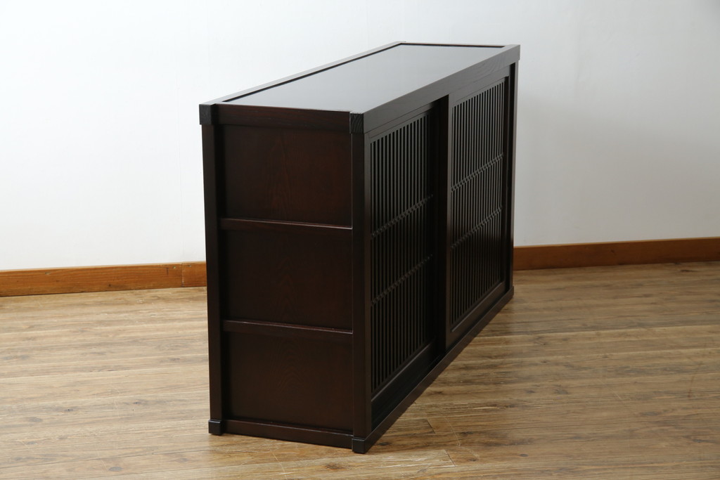 中古　美品　格子デザインが凛とした和を演出する水屋箪笥サイドボード(食器棚、戸棚、収納棚、サイドキャビネット)(R-079621)