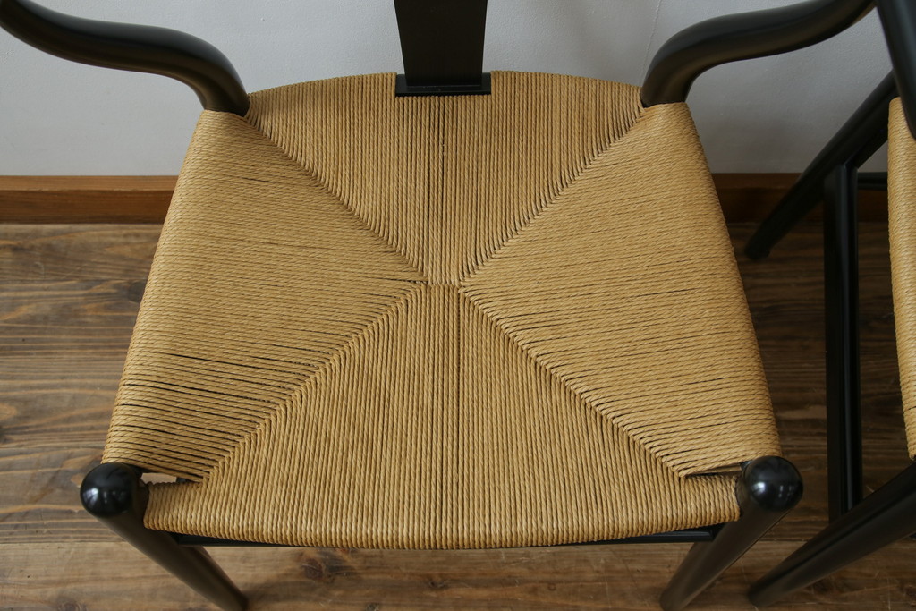 中古　超美品　北欧家具　老舗家具メーカー CARL HANSEN & SON(カール・ハンセン&サン)　ハンス J. ウェグナー(HANS J. WEGNER)デザイン　CH24　ビーチ材　本革(レザー)クッション付き　特徴的なラインを描く美しいフォルムのYチェア2脚セット(ワイチェア、ダイニングチェア、アームチェア、イス、椅子、バラ売り可能)(定価約27万円)(R-083150)