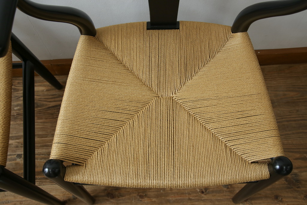 中古　超美品　北欧家具　老舗家具メーカー CARL HANSEN & SON(カール・ハンセン&サン)　ハンス J. ウェグナー(HANS J. WEGNER)デザイン　CH24　ビーチ材　本革(レザー)クッション付き　特徴的なラインを描く美しいフォルムのYチェア2脚セット(ワイチェア、ダイニングチェア、アームチェア、イス、椅子、バラ売り可能)(定価約27万円)(R-083150)