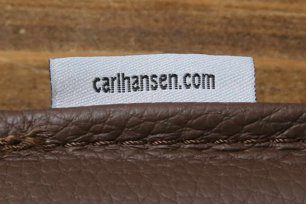 中古　超美品　北欧家具　老舗家具メーカー CARL HANSEN & SON(カール・ハンセン&サン)　ハンス J. ウェグナー(HANS J. WEGNER)デザイン　CH24　ビーチ材　本革(レザー)クッション付き　特徴的なラインを描く美しいフォルムのYチェア2脚セット(ワイチェア、ダイニングチェア、アームチェア、イス、椅子、バラ売り可能)(定価約27万円)(R-083150)