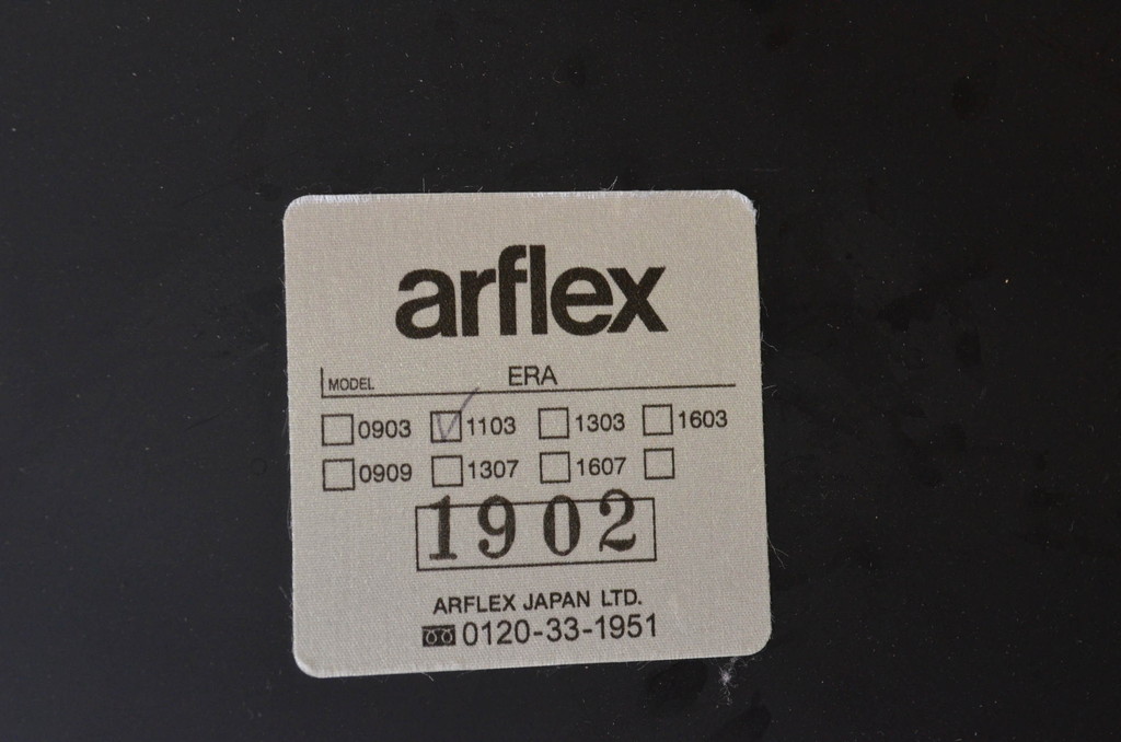 中古　美品!!　arflex(アルフレックス)　ERA(living table)　エラ　リビングテーブル　C.O.D.(シー・オー・ディー)デザイン　大理石の天板とスタイリッシュなシルエットが美しいテーブル(コンソールテーブル、サイドテーブル、サービステーブル)(定価約31万円)(R-068242)