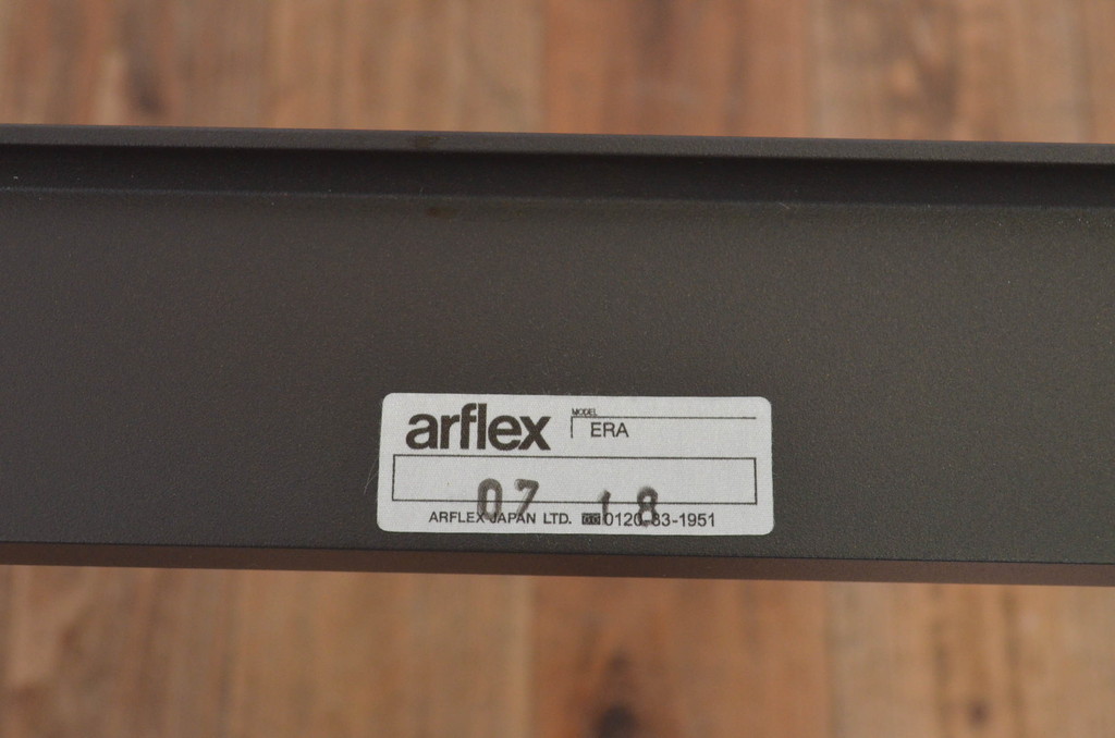 中古　美品!!　arflex(アルフレックス)　ERA(living table)　エラ　リビングテーブル　C.O.D.(シー・オー・ディー)デザイン　大理石の天板とスタイリッシュなシルエットが美しいテーブル(コンソールテーブル、サイドテーブル、サービステーブル)(定価約31万円)(R-068242)