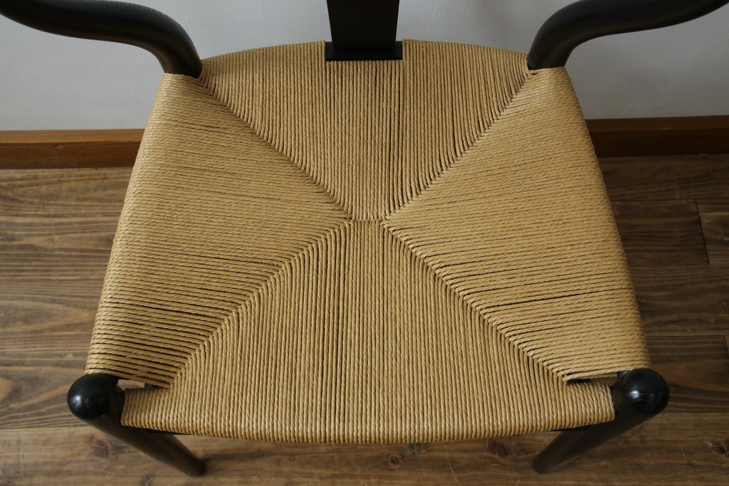 中古　超美品　北欧家具　老舗家具メーカー CARL HANSEN & SON(カール・ハンセン&サン)　ハンス J. ウェグナー(HANS J. WEGNER)デザイン　CH24　オーク材　　本革(レザー)クッション付き　特徴的なラインを描く美しいフォルムのYチェア(ワイチェア、ダイニングチェア、アームチェア、イス、椅子)(定価約17万円)(R-083149)