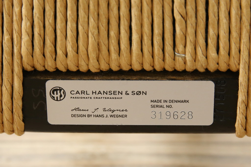 中古　超美品　北欧家具　老舗家具メーカー CARL HANSEN & SON(カール・ハンセン&サン)　ハンス J. ウェグナー(HANS J. WEGNER)デザイン　CH24　オーク材　　本革(レザー)クッション付き　特徴的なラインを描く美しいフォルムのYチェア(ワイチェア、ダイニングチェア、アームチェア、イス、椅子)(定価約17万円)(R-083149)