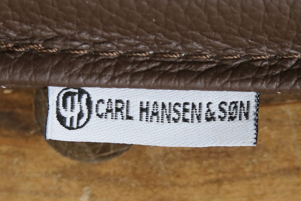 中古　超美品　北欧家具　老舗家具メーカー CARL HANSEN & SON(カール・ハンセン&サン)　ハンス J. ウェグナー(HANS J. WEGNER)デザイン　CH24　オーク材　　本革(レザー)クッション付き　特徴的なラインを描く美しいフォルムのYチェア(ワイチェア、ダイニングチェア、アームチェア、イス、椅子)(定価約17万円)(R-083149)