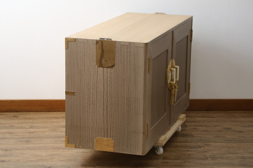中古　美品　最高級　通産大臣指定伝統工芸品　伝統工芸士　鹿島金正作　高千穂　品のある佇まいで和の雰囲気を引き立てる名古屋総桐たんす・中段(胴丸、総桐たんす、着物箪笥、引き出し、和たんす、衣装箪笥、チェスト)(R-079831)