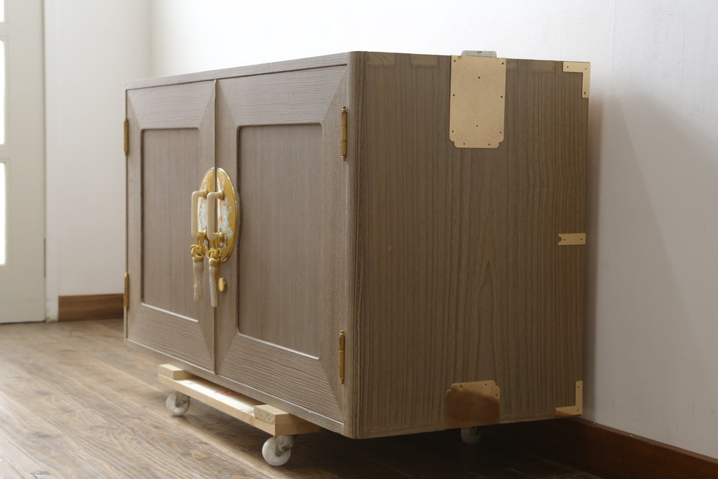 中古　美品　最高級　通産大臣指定伝統工芸品　伝統工芸士　鹿島金正作　高千穂　品のある佇まいで和の雰囲気を引き立てる名古屋総桐たんす・中段(胴丸、総桐たんす、着物箪笥、引き出し、和たんす、衣装箪笥、チェスト)(R-079831)