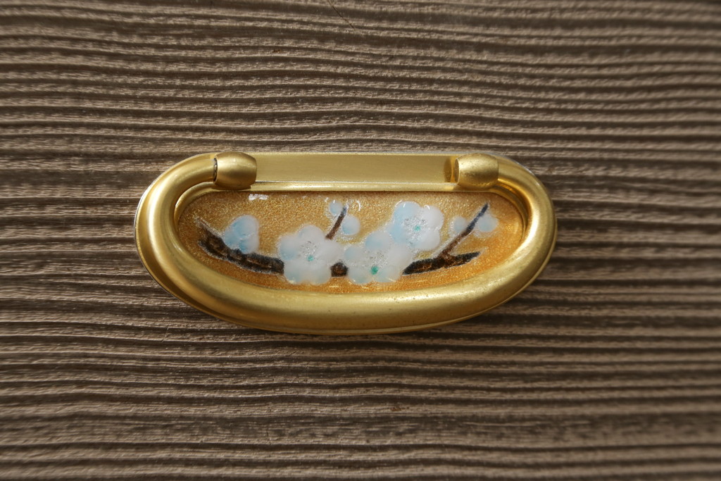 中古　美品　最高級　通産大臣指定伝統工芸品　伝統工芸士　鹿島金正作　高千穂　品のある佇まいで和の雰囲気を引き立てる名古屋総桐たんす・下段(胴丸、総桐たんす、引き出し、和たんす、衣装箪笥、チェスト)(R-079832)