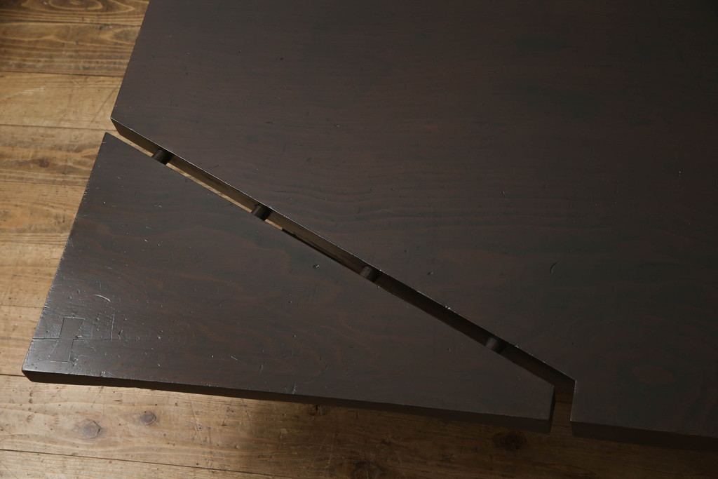 和製ビンテージ 　杉材　天板一枚板　天板や脚のデザインが凝っているコンテンポラリーデザインの座卓(ヴィンテージ、ローテーブル)(R-059982)