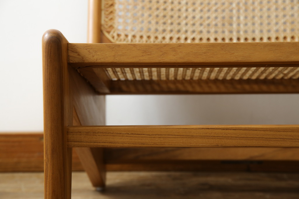 中古　新品未使用　Phantom Hands(ファントムハンズ)　Pierre Jeanneret(ピエール ジャンヌレ)　Project Chandigarh(プロジェクト チャンディーガル)　PH59　　ユニークなデザインのカンガルーチェア(ラウンジチェア、アームレスチェア、椅子、イス)(定価約75万円)(R-083322)