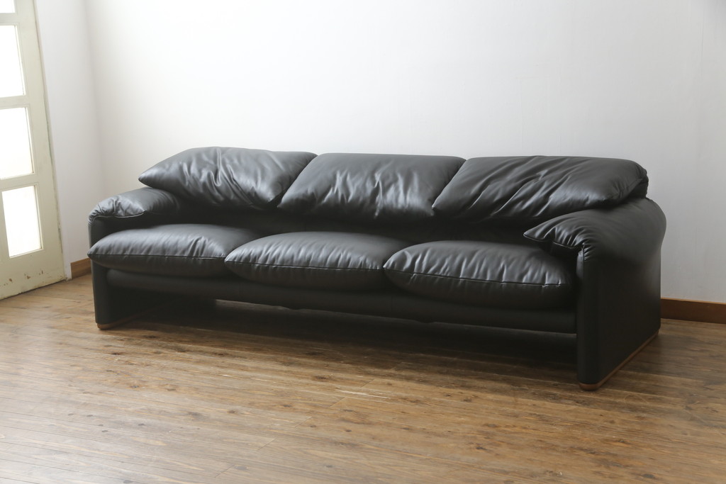 中古　極美品　短期4か月数回のみ使用!!　Cassina(カッシーナ)　MARALUNGA(マラルンガ)　本革(FZランク)　高級感ある佇まいの3人掛けソファ(レザー、三人掛け、3P)(定価約260万円)(R-073332)