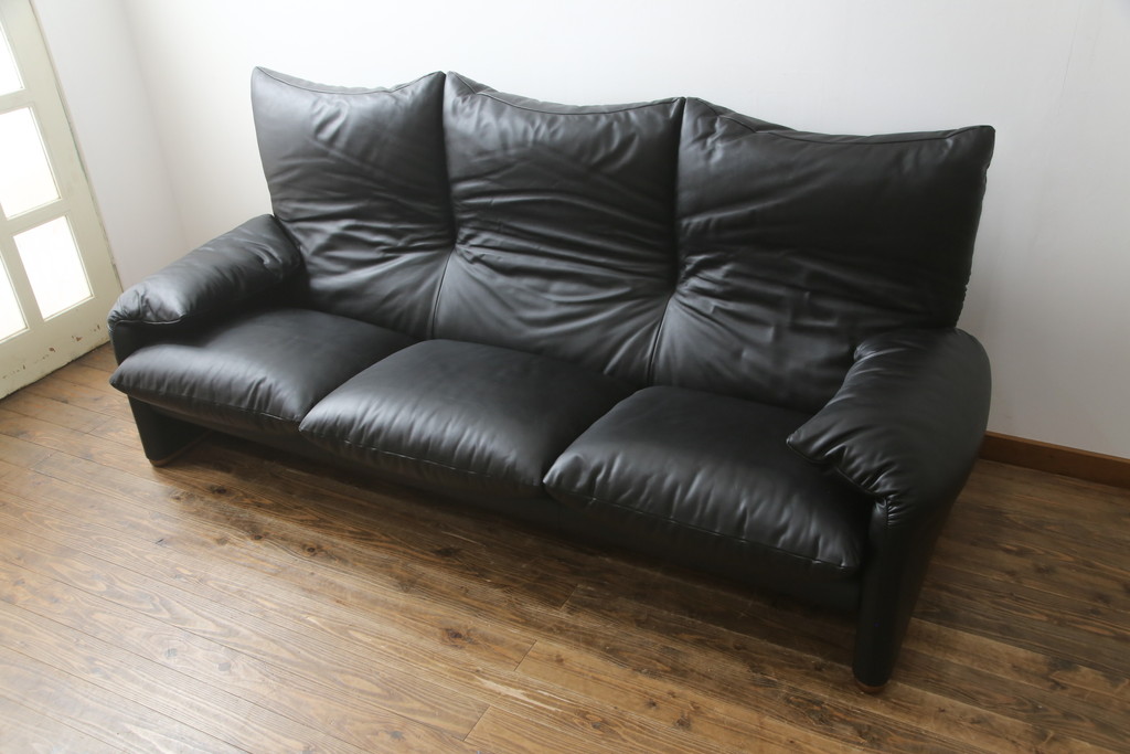 中古　極美品　短期4か月数回のみ使用!!　Cassina(カッシーナ)　MARALUNGA(マラルンガ)　本革(FZランク)　高級感ある佇まいの3人掛けソファ(レザー、三人掛け、3P)(定価約260万円)(R-073332)