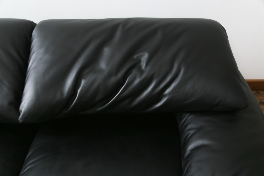中古　極美品　短期4か月数回のみ使用!!　Cassina(カッシーナ)　MARALUNGA(マラルンガ)　本革(FZランク)　高級感ある佇まいの3人掛けソファ(レザー、三人掛け、3P)(定価約260万円)(R-073332)
