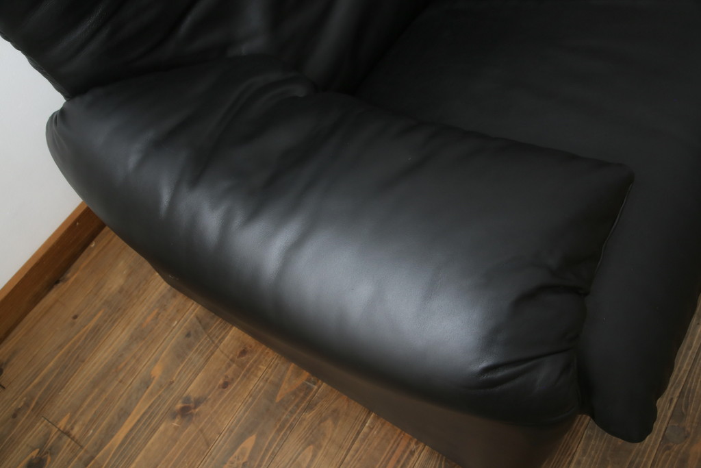 中古　極美品　短期4か月数回のみ使用!!　Cassina(カッシーナ)　MARALUNGA(マラルンガ)　本革(FZランク)　高級感ある佇まいの3人掛けソファ(レザー、三人掛け、3P)(定価約260万円)(R-073332)