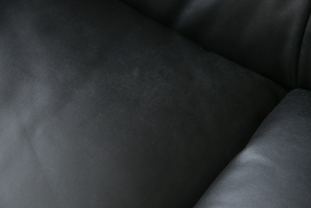 中古　極美品　短期4か月数回のみ使用!!　Cassina(カッシーナ)　MARALUNGA(マラルンガ)　本革(FZランク)　高級感ある佇まいの3人掛けソファ(レザー、三人掛け、3P)(定価約260万円)(R-073332)
