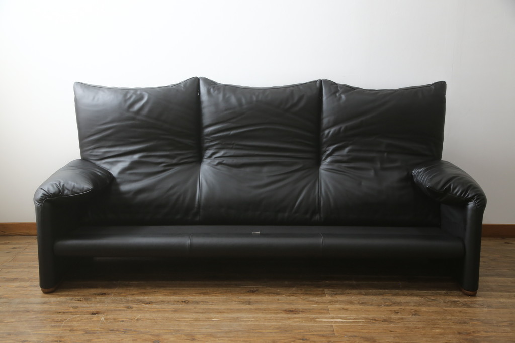 中古　極美品　短期4か月数回のみ使用!!　Cassina(カッシーナ)　MARALUNGA(マラルンガ)　本革(FZランク)　高級感ある佇まいの3人掛けソファ(レザー、三人掛け、3P)(定価約260万円)(R-073332)
