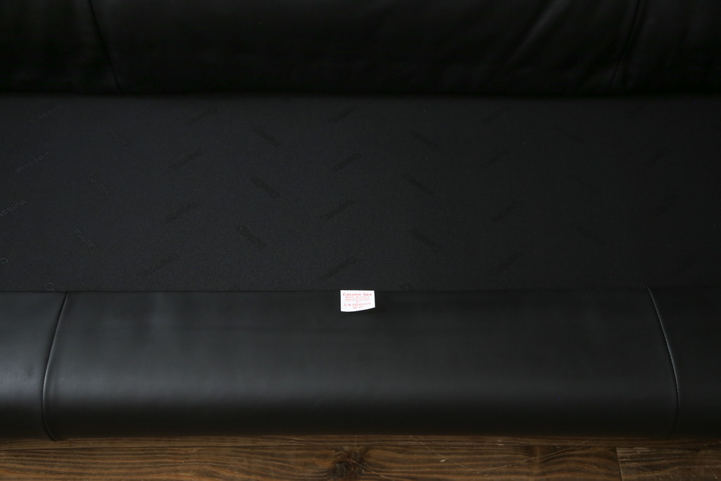 中古　極美品　短期4か月数回のみ使用!!　Cassina(カッシーナ)　MARALUNGA(マラルンガ)　本革(FZランク)　高級感ある佇まいの3人掛けソファ(レザー、三人掛け、3P)(定価約260万円)(R-073332)