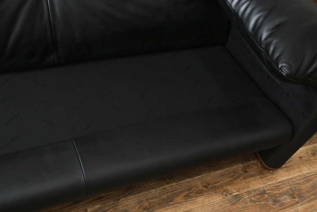 中古　極美品　短期4か月数回のみ使用!!　Cassina(カッシーナ)　MARALUNGA(マラルンガ)　本革(FZランク)　高級感ある佇まいの3人掛けソファ(レザー、三人掛け、3P)(定価約260万円)(R-073332)