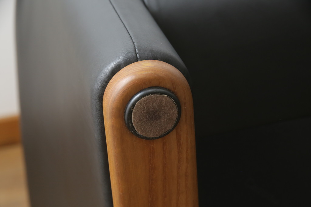 中古　極美品　短期4か月数回のみ使用!!　Cassina(カッシーナ)　MARALUNGA(マラルンガ)　本革(FZランク)　高級感ある佇まいの3人掛けソファ(レザー、三人掛け、3P)(定価約260万円)(R-073332)