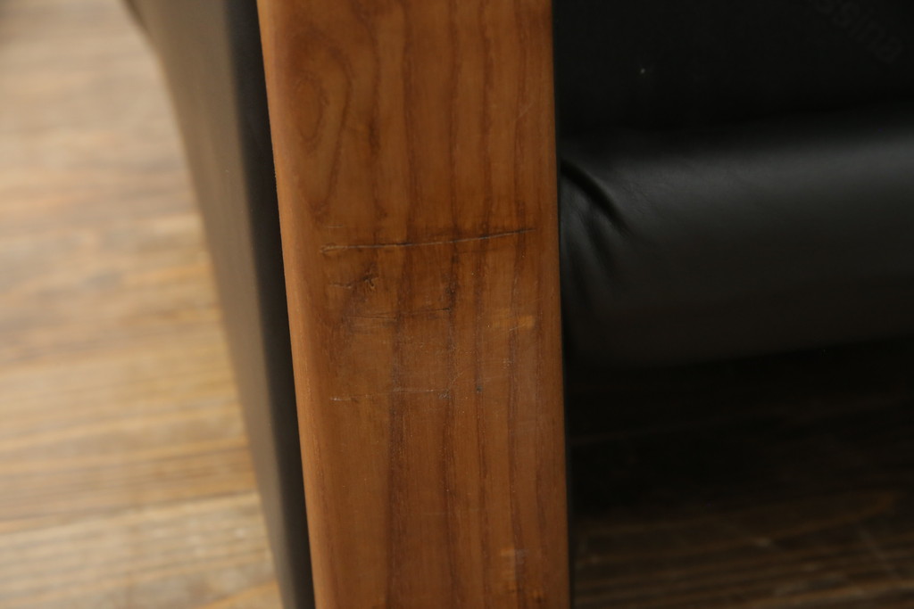 中古　極美品　短期4か月数回のみ使用!!　Cassina(カッシーナ)　MARALUNGA(マラルンガ)　本革(FZランク)　高級感ある佇まいの3人掛けソファ(レザー、三人掛け、3P)(定価約260万円)(R-073332)