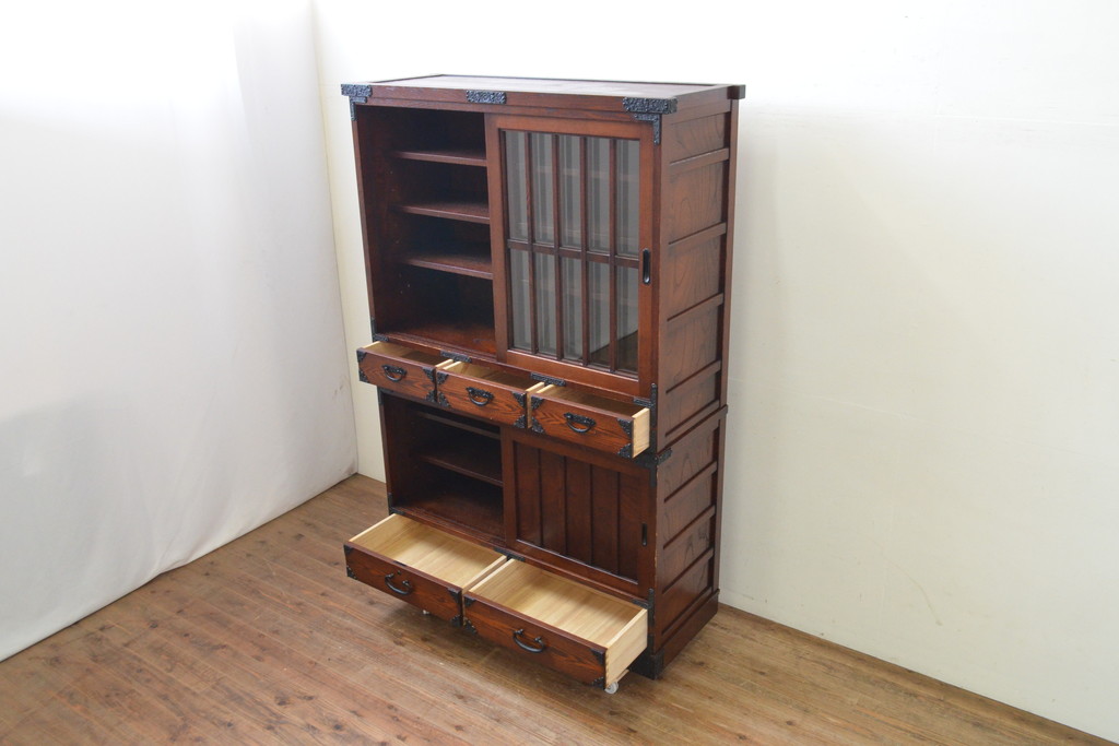 中古　美品　国産工芸家具　民芸　上質な和の空間を演出する二段重ね水屋箪笥(食器棚、キャビネット、重ねタンス、茶たんす、収納棚、戸棚、店舗什器)(R-068097)
