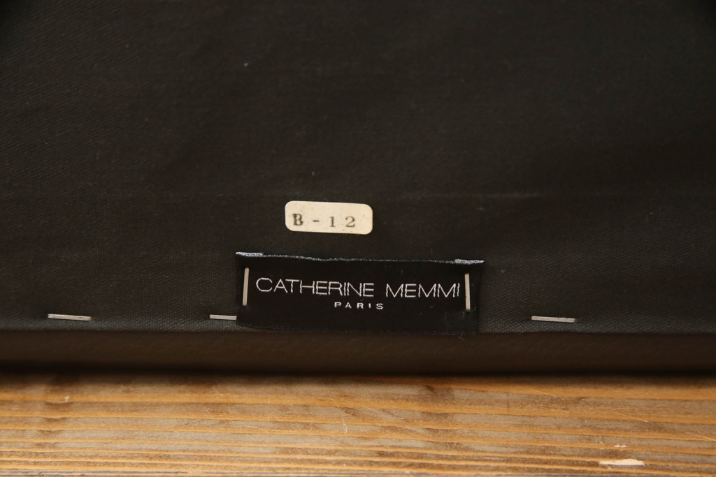 中古　超美品　Cassina(カッシーナ)　CATHERINE MEMMI(カトリーヌ・メミ)　本革　シンプルでシックなデザインが魅力的なアームチェア(ダイニングチェア、椅子、イス)(定価約21万円)(R-058672)