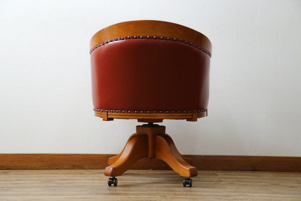 中古　美品　希少モデル　横浜クラシック家具　ダニエル(daniel)　本革(レザー)　クラシカルで高級感漂うデザインが魅力の回転デスクチェア(1P、1人掛け、アームチェア、回転イス)(定価約60万円)(R-075844)