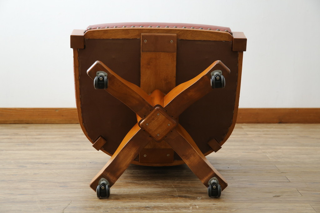 中古　美品　希少モデル　横浜クラシック家具　ダニエル(daniel)　本革(レザー)　クラシカルで高級感漂うデザインが魅力の回転デスクチェア(1P、1人掛け、アームチェア、回転イス)(定価約60万円)(R-075844)