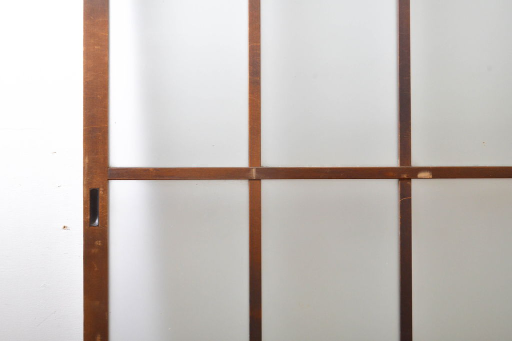 アンティーク建具 シンプルなデザインでお部屋に取り入れやすい