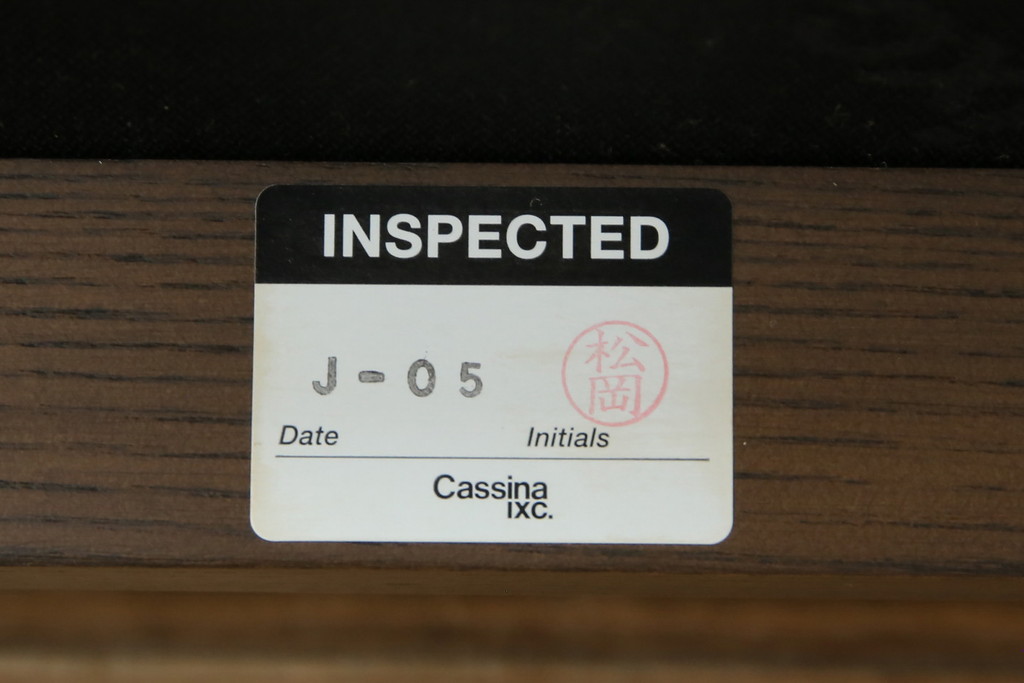 中古　美品　Cassinaixc.(カッシーナイクスシー)　IXC. R&D(イクスシー.R&D)　LINE(ライン)　FX革　スタイリッシュな佇まいが格好良いアームチェアとスツールのセット(ダイニングチェア、椅子、イス、本革、レザー、オットマン、フットスツール)(チェアの定価約12万8千円/スツールの定価約8万円)(R-066369)