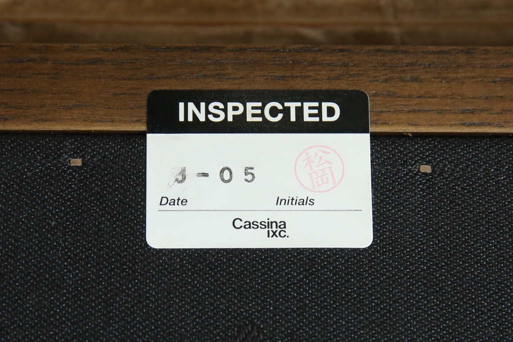 中古　美品　Cassinaixc.(カッシーナイクスシー)　IXC. R&D(イクスシー.R&D)　LINE(ライン)　FX革　スタイリッシュな佇まいが格好良いアームチェアとスツールのセット(ダイニングチェア、椅子、イス、本革、レザー、オットマン、フットスツール)(チェアの定価約12万8千円/スツールの定価約8万円)(R-066369)