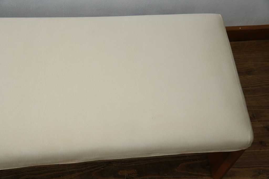 中古　美品　カリモク(karimoku)　スタンダードモダンシリーズ　ウォールナット　スウェード調のクッションカバーが取り出し可能タイプのシンプルなベンチ(長椅子、1人掛け、2人掛け)(定価約11万円)(R-081172)