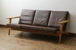 北欧家具　デンマークビンテージ　本革(レザー)　GETAMA(ゲタマ)　Hans J Wegner(ハンス・J・ウェグナー)　GE290　くつろぎの空間を演出するアーム付き3人掛けソファ(3P、三人掛け、アームソファ、トリプルソファ、3シーター、北欧、ヴィンテージ)(R-072801)