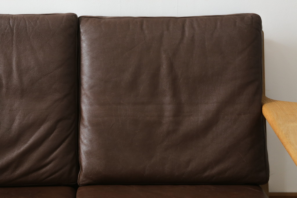 北欧家具　デンマークビンテージ　本革(レザー)　GETAMA(ゲタマ)　Hans J Wegner(ハンス・J・ウェグナー)　GE290　くつろぎの空間を演出するアーム付き3人掛けソファ(3P、三人掛け、アームソファ、トリプルソファ、3シーター、北欧、ヴィンテージ)(R-072801)