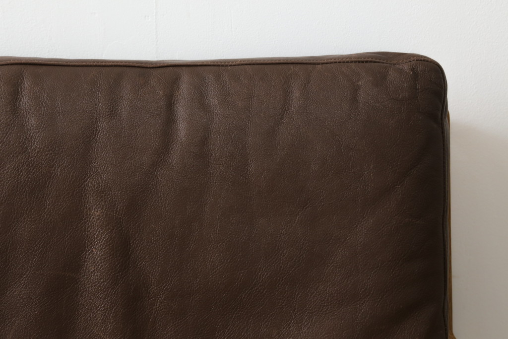 北欧家具　デンマークビンテージ　本革(レザー)　GETAMA(ゲタマ)　Hans J Wegner(ハンス・J・ウェグナー)　GE290　くつろぎの空間を演出するアーム付き3人掛けソファ(3P、三人掛け、アームソファ、トリプルソファ、3シーター、北欧、ヴィンテージ)(R-072801)