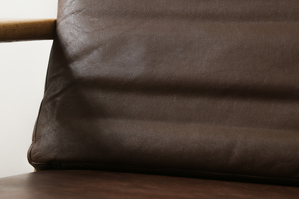 北欧家具　デンマークビンテージ　本革(レザー)　GETAMA(ゲタマ)　Hans J Wegner(ハンス・J・ウェグナー)　GE290　くつろぎの空間を演出するアーム付き3人掛けソファ(3P、三人掛け、アームソファ、トリプルソファ、3シーター、北欧、ヴィンテージ)(R-072801)