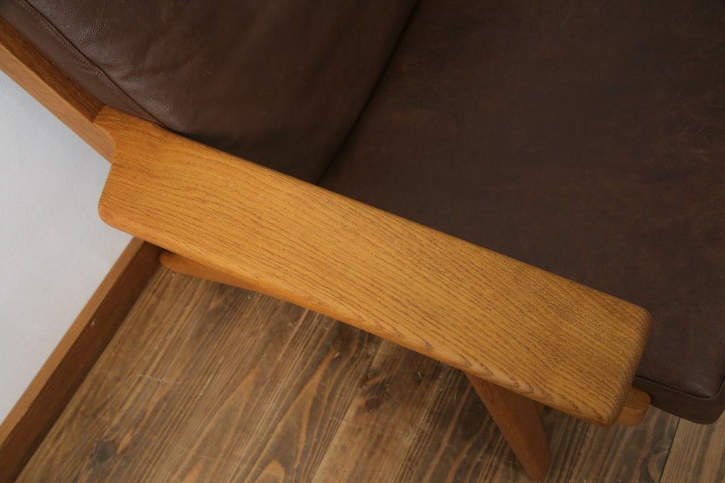 北欧家具　デンマークビンテージ　本革(レザー)　GETAMA(ゲタマ)　Hans J Wegner(ハンス・J・ウェグナー)　GE290　くつろぎの空間を演出するアーム付き3人掛けソファ(3P、三人掛け、アームソファ、トリプルソファ、3シーター、北欧、ヴィンテージ)(R-072801)