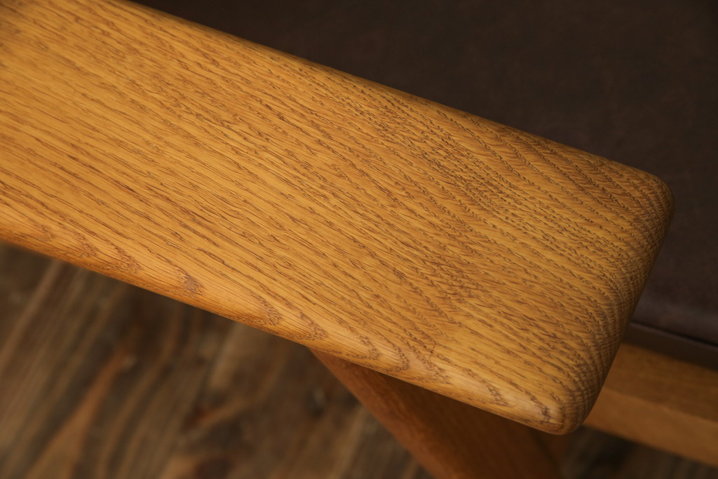 北欧家具　デンマークビンテージ　本革(レザー)　GETAMA(ゲタマ)　Hans J Wegner(ハンス・J・ウェグナー)　GE290　くつろぎの空間を演出するアーム付き3人掛けソファ(3P、三人掛け、アームソファ、トリプルソファ、3シーター、北欧、ヴィンテージ)(R-072801)